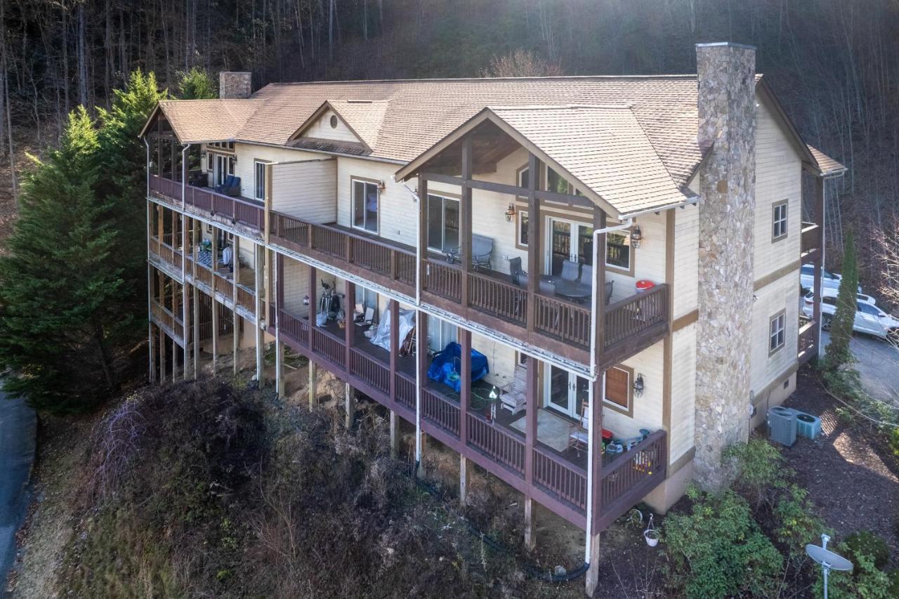 Smoky Mountain Escape Apartment Whittier Exterior photo